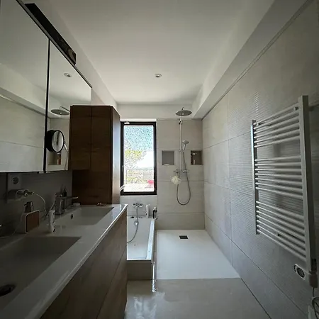 Yeline - Moderne Et Spacieuse Villa